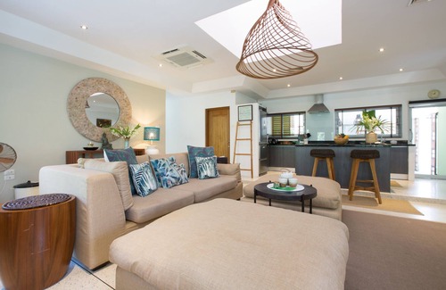 Bophut Villa | Baan Jasmine Pool & Garden Villa in Bophut Fishermans Village, Koh Samui 5*rated