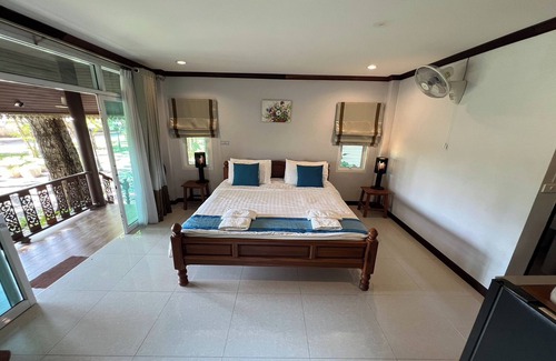 Bang Khonthi Hotel | Baan Nam Pen Resort