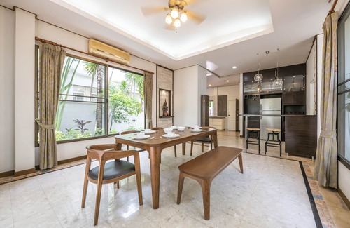 Phlabphla House | Baan Pieam Suk Villa 4BR Private House in Hua Mak