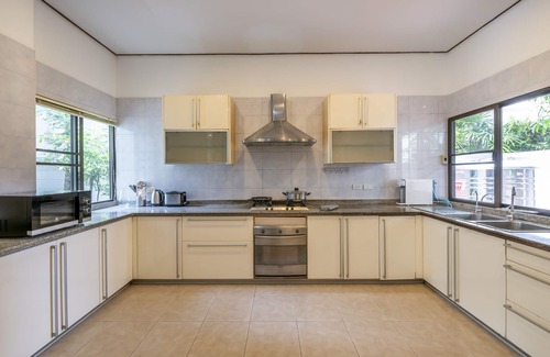 Phlabphla House | Baan Pieam Suk Villa 4BR Private House in Hua Mak