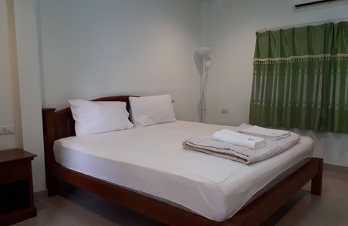 Ban Pong Hotel | Baan Rimnam Resort