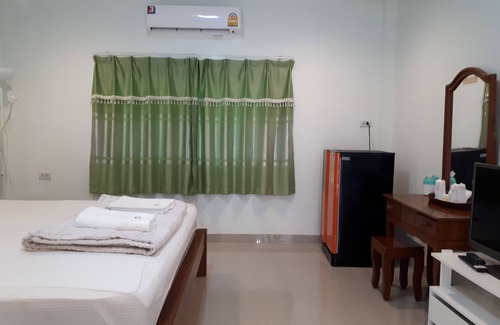 Ban Pong Hotel | Baan Rimnam Resort