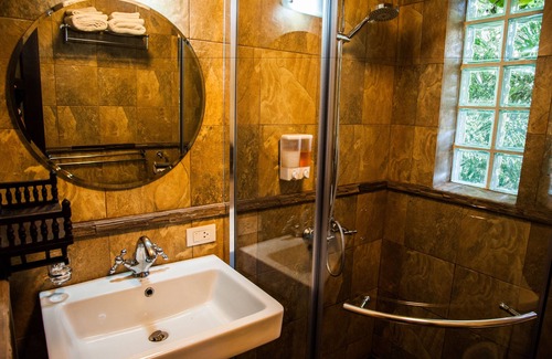 On Tai Hotel | Baanpong Lodge