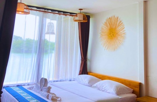 Chai Badan Resort | Baanrimnam Resort Lopburi