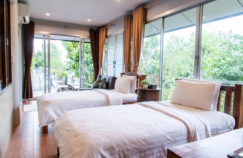 Bang Phra Hotel | BaanRimNam Resort Trat