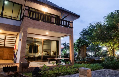 Bang Phra Hotel | BaanRimNam Resort Trat