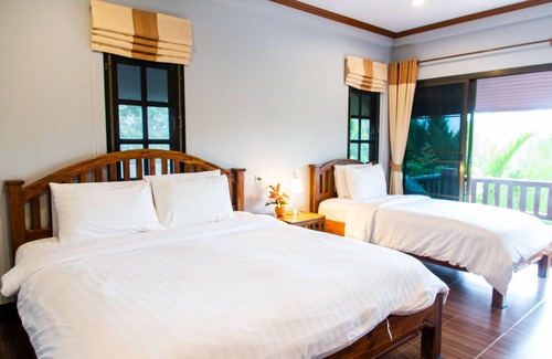 Bang Phra Hotel | Baanrimnam Resort Trat