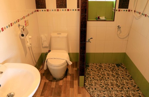 Bang Phra Hotel | Baanrimnam Resort Trat