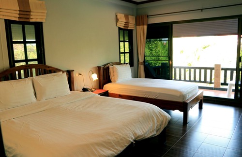 Bang Phra Hotel | Baanrimnam Resort Trat