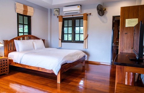 Bang Phra Hotel | Baanrimnam Resort Trat