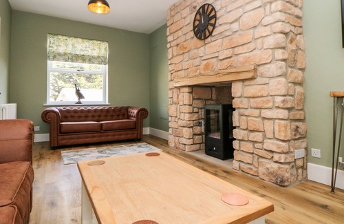 Stoney Middleton Cottage | BABBLING BROOK, family friendly, character holiday cottage in Calver