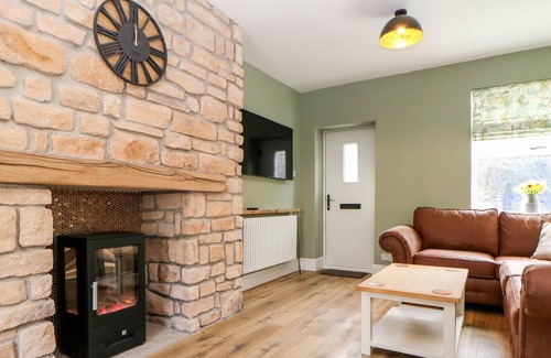 Stoney Middleton Cottage | BABBLING BROOK, family friendly, character holiday cottage in Calver