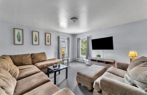 Oneonta Apartment | Babe Ruth Apt 2 All Star Baseball Rentals