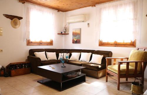 Selinia House | Babis Garden Salamina