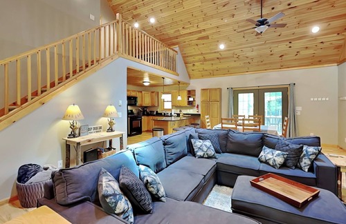 Swanton House | Baby Bear | Hot Tub, Fire Pit, Game Room