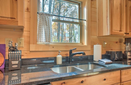 Skyland House | Baby Bear | Quiet Cabin on Bearwallow Mountain | Hot Tub and Near Hiking Trails
