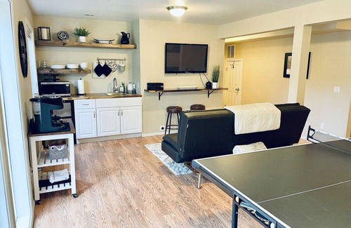 Corvallis Apartment | Baby Bella- with concierge laundry service