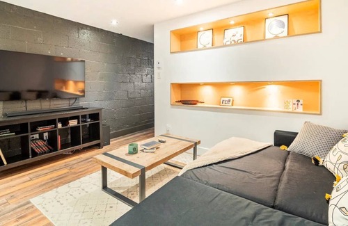 Sainte-Marie House | Baby Friendly Cozy House Just 10 Minutes From Downtown Montreal