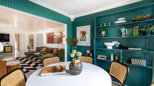 Canyon Lake House | Baby Owl Lakehouse