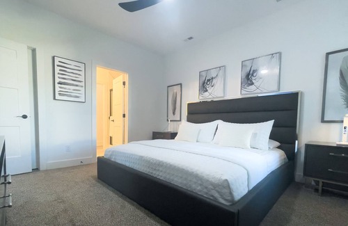 Jeffersonville House | 🐶👶 Baby & Pet Friendly