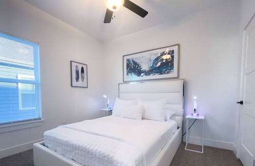 Jeffersonville House | 🐶👶 Baby & Pet Friendly