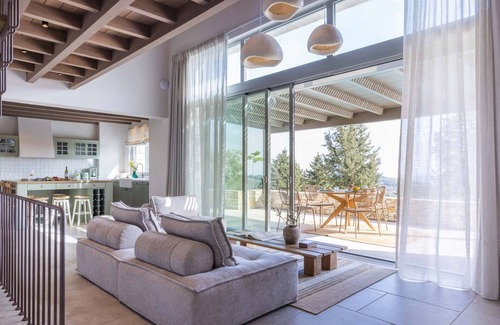 Vlachopoulatika Villa | Bacchetta Magica - Four Bedroom Villa, Sleeps 8