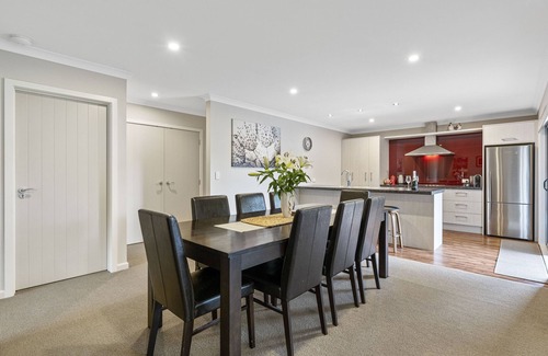Kinloch House | Bach 32 - Taupo Holiday Home