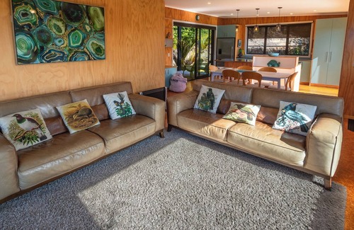 Marahau Cottage | Bach 7 by The Sea - Marahau Holiday Home