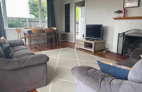 Two Mile Bay House | Bach 70