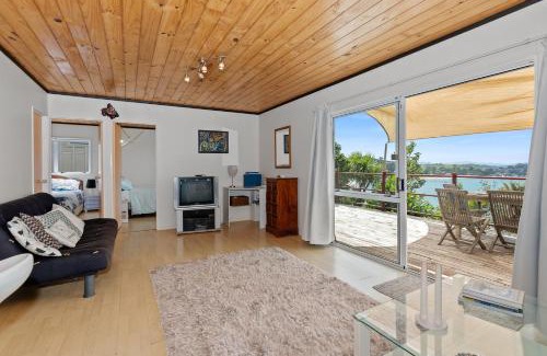 Oakura House | Bach and Relax - Oakura Holiday Home