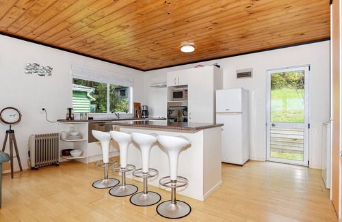 Oakura House | Bach and Relax - Oakura Holiday Home