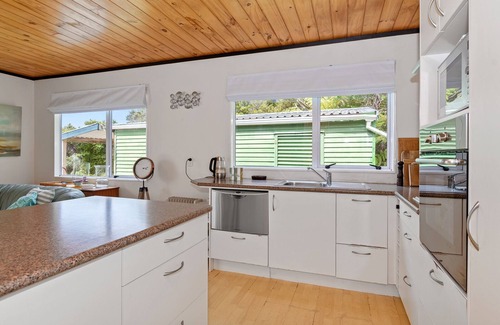Oakura House | Bach and Relax - Oakura Holiday Home