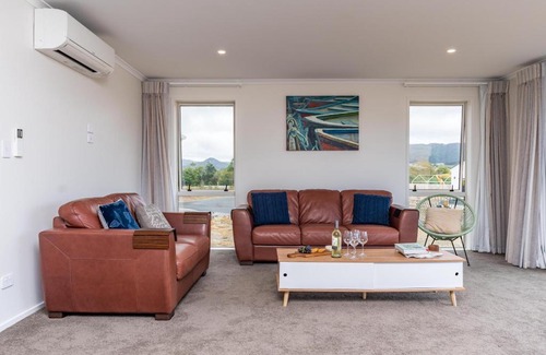 Mangawhai Heads House | Bach near the Beach - Mangawhai Heads Holiday Home