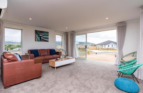 Mangawhai Heads House | Bach near the Beach - Mangawhai Heads Holiday Home
