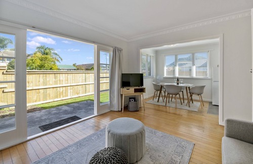 Mount Maunganui House | Bach on Pitau - Mt Maunganui Holiday Home