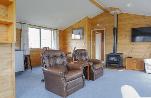 Te Anau House | Bach on Speight - Te Anau Holiday Home