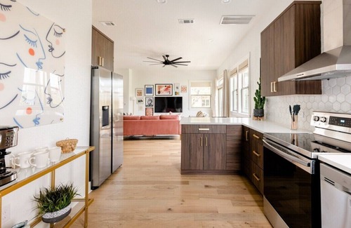 Riverside House | Bachelor/Bachelorette Mansion In the Heart of ATX