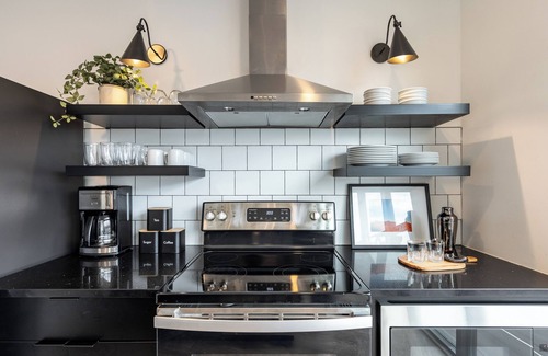 Historic Edgefield Apartment | Bachelor Party Pad, 5 Minutes to Broadway + Private Balcony | Last Call