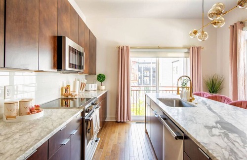 Nashville Villa | Bachelorette Bash! Sleeps 20! 2 Private rooftops!