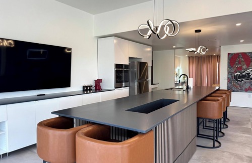 Desert Wind Villa | Bachelorette villa glow up room mins to Kierland, Zen Garden, Speakeasy room