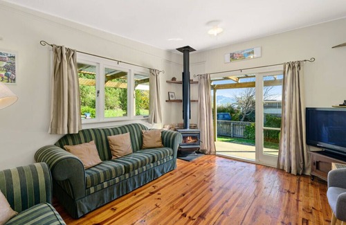 Rotoma Cottage | Back of Beyond Cottage - Lake Rotoehu Holiday Home