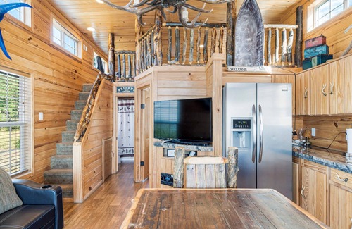 Sperry Cottage | Back of the Moon at CrossTimbers Marina