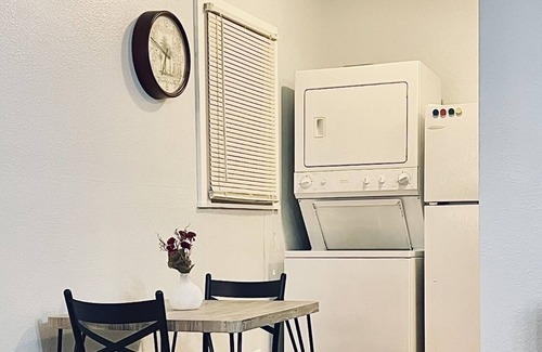 Ensley Cottage | Back to Emerald - Cute, cozy & close to the coast