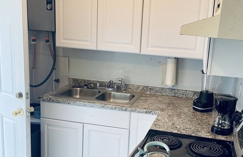 Ensley Cottage | Back to Emerald - Cute, cozy & close to the coast