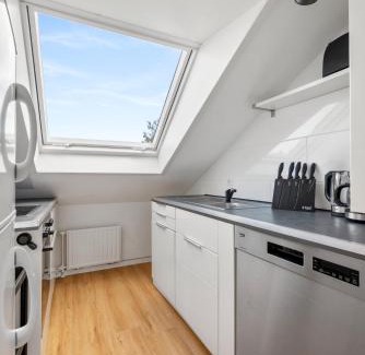 Grunbuhl-Sonnenberg Apartment | BackHome - BUSINESS&FAMILY - Parken, 3-Zimmer, SmartTV, Balkon, Waschmaschine, ruhige Stadtrand-Lage, Netflix, 60qm, 24h Checkin
