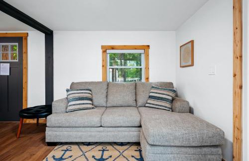 Mayfield House | Backwoods Cottage on Arbutus Lake