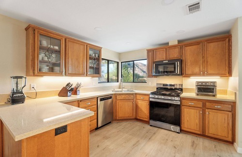 Lake Elsinore House | Backwoods Family and Friends Private Retreat