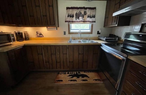 Crivitz Cabin | Backwoods Hideaway.nIts Fo-Rest, Relaxation, & Smore