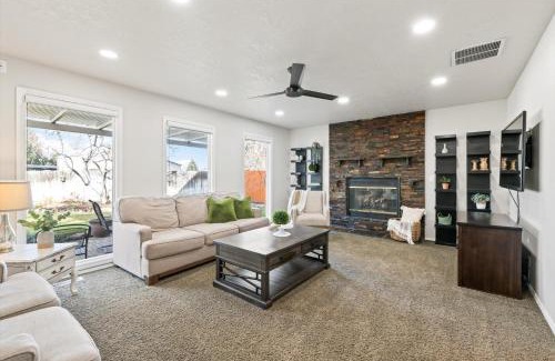 Meridian House | Backyard Bliss Bbq, Fire Pit, Patio, Sleeps 12