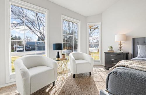 Meridian House | Backyard Bliss Bbq, Fire Pit, Patio, Sleeps 12